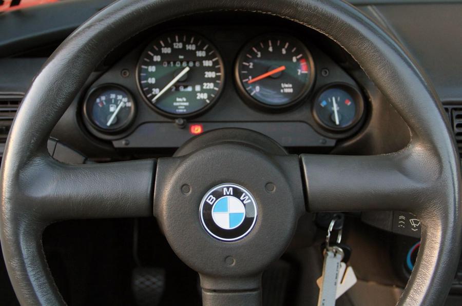 Панель приборов BMW Z1 (E30) 1988 года  (фото 21 из 88)